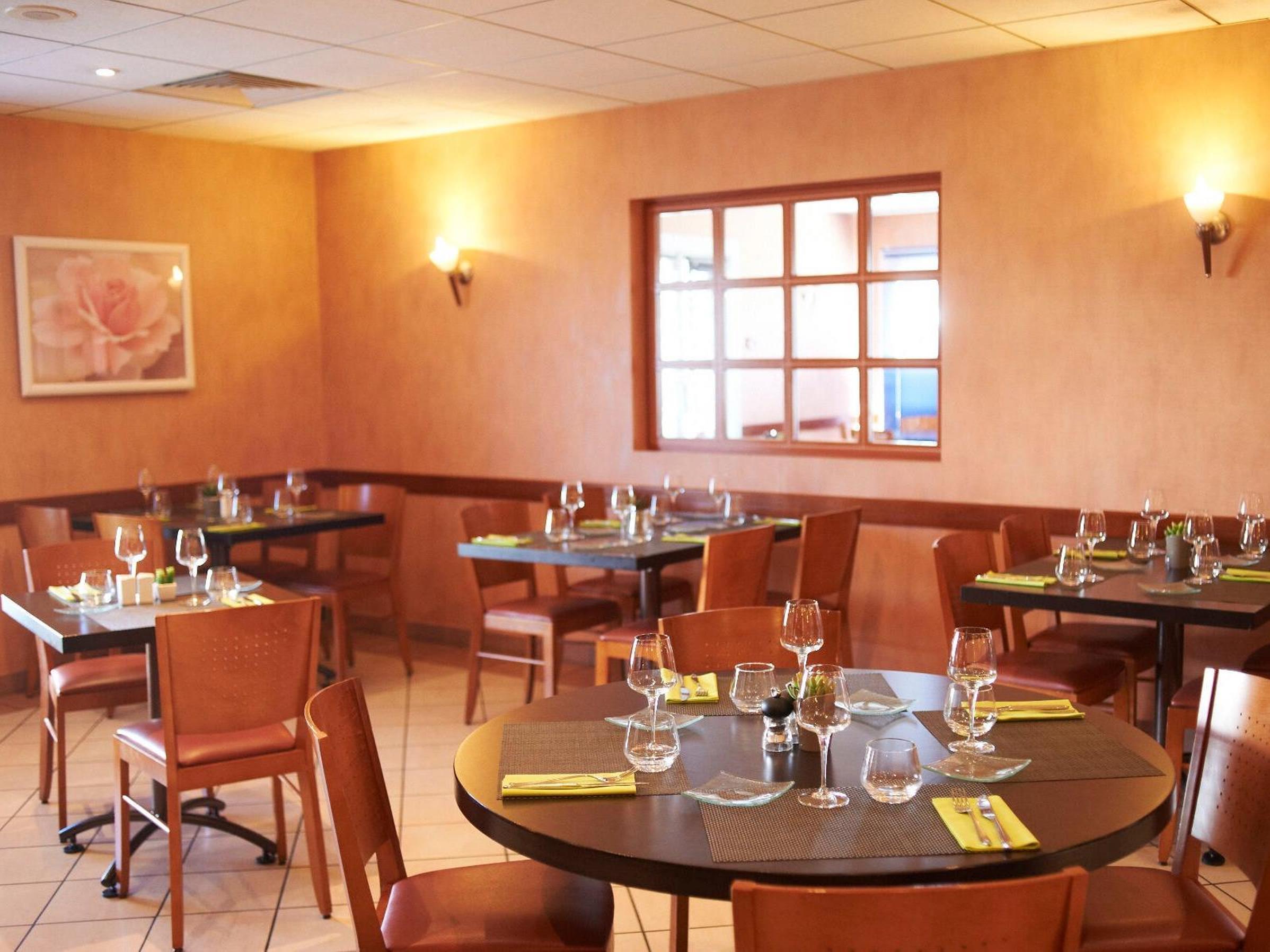 Logis Hotel Angers Sud Exterior foto