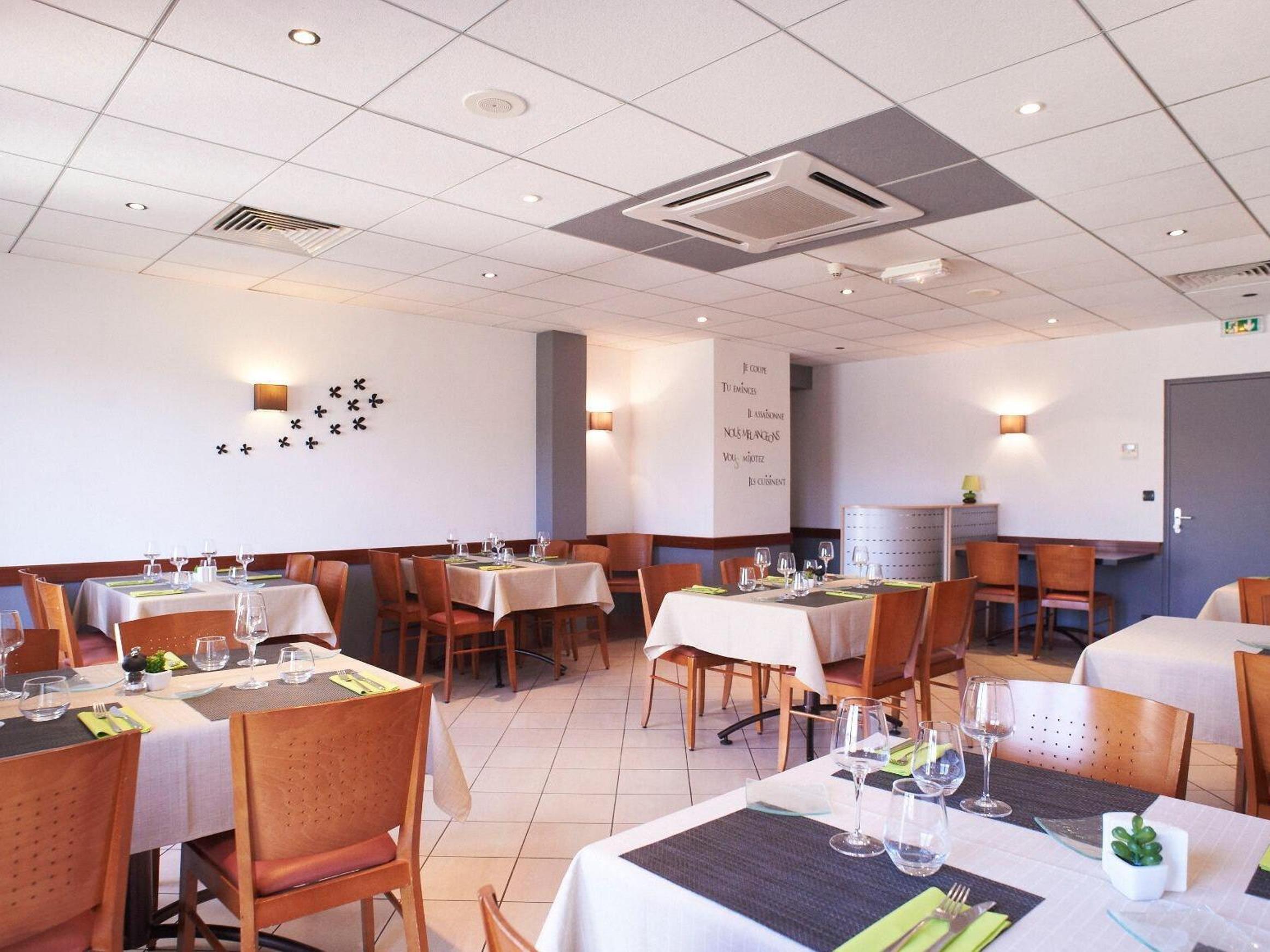 Logis Hotel Angers Sud Exterior foto